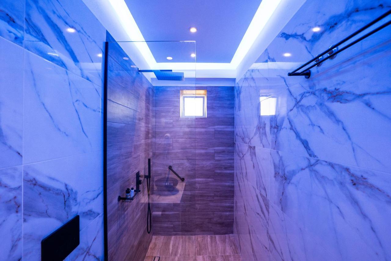 Santorossa Luxury Villas Emporio  Eksteriør bilde